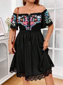 SHEIN LUNE 大碼印花一字肩鏤空蕾絲花邊連衣裙 - 黑色 - 查看 6