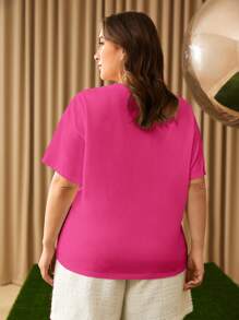 SHEIN Essnce Hơn Đồ họa Chữ cái Áo thun Thả vai - Màu Hồng Tươi - Xem 2