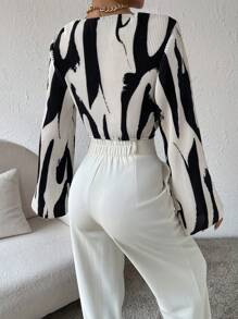 Chiquease In Đồ họa Mặt trước xoắn Tay áo kèn  Áo sơ mi Crop - Nhiều màu - Xem 2