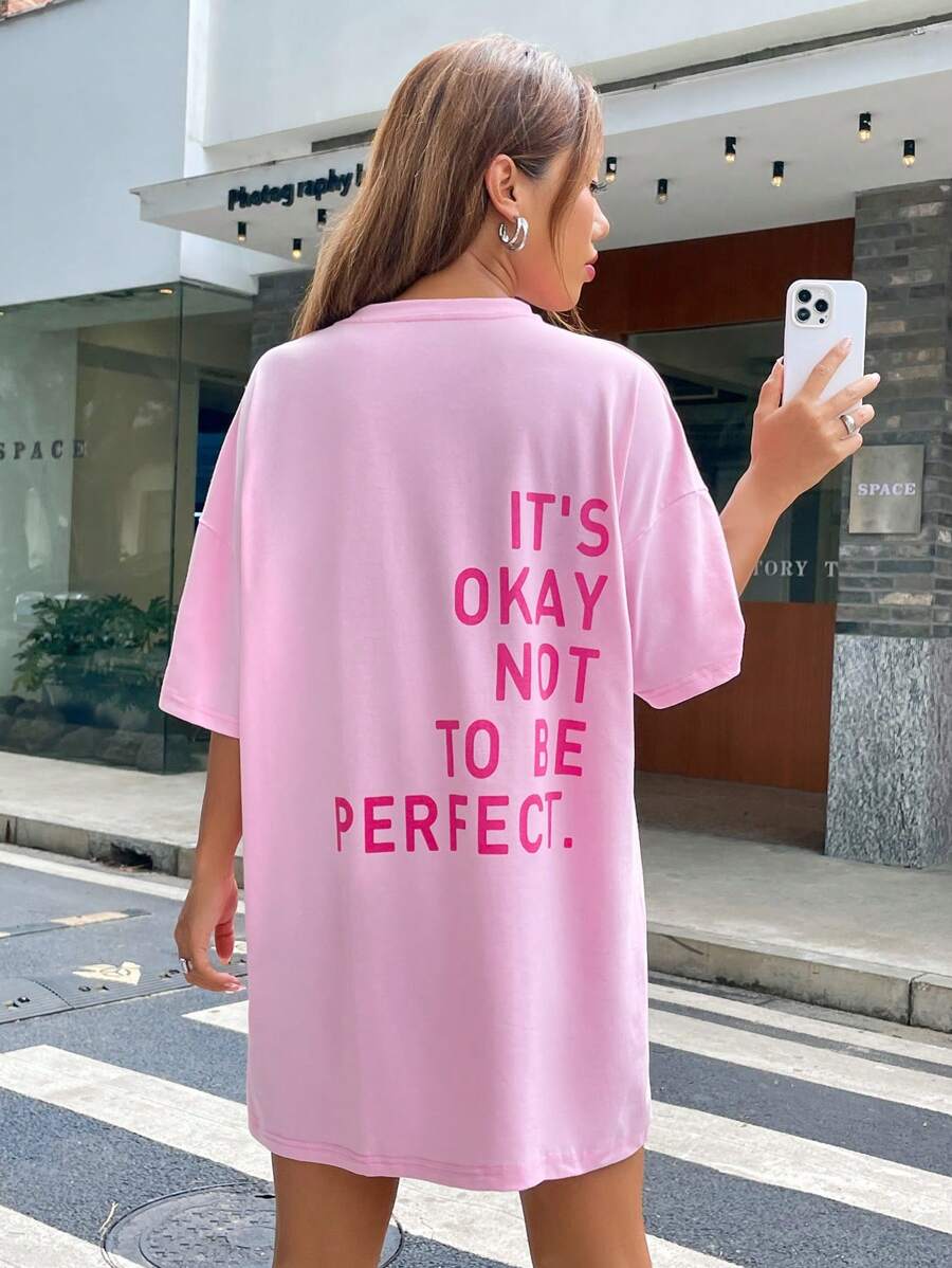 SHEIN EZwear 女士休闲宽松标语印花落肩连衣裙，粉色，夏季