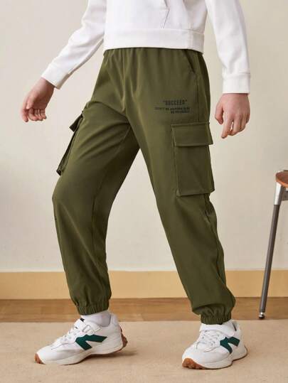 SHEIN Tween Boy Slogan Graphic Flap Pocket Side Cargo Trousers