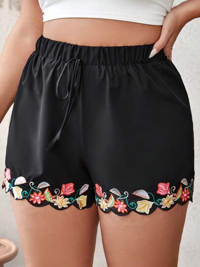 SHEIN VCAY 大碼花卉刺繡貝殼邊前繫帶短褲