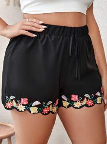 SHEIN VCAY 大碼花卉刺繡貝殼邊前繫帶短褲 - 黑色 - 查看 6