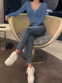 Áo thun crop top tay dài cài nút phía trước cho nữ - Màu xanh bụi bặm - Xem 5