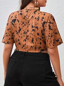 SHEIN VCAY 大碼滿版印花前打結短款上衣 - 棕色 - 查看 2