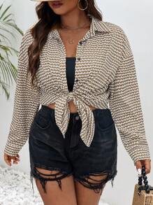 SHEIN Frenchy 大碼滿版印花落肩袖襯衫 - 卡其色 - 查看 6