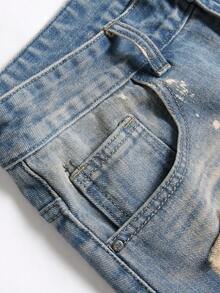 Hombres Shorts en mezclilla desgarro crudo con estampado de tinte de salpicadura - Azul lavado medio - Ver 4
