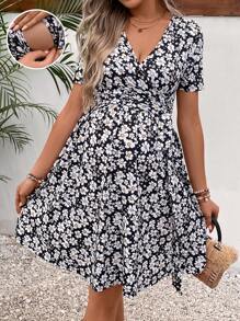 SHEIN 孕婦滿版印花交疊領哺乳連衣裙 - 彩色 - 查看 1