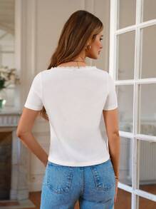 SHEIN Frenchy 鏤空蕾絲花邊素色T恤 - 白色 - 查看 7