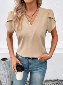 SHEIN LUNE 花瓣袖V領襯衫 - 卡其色 - 查看 1