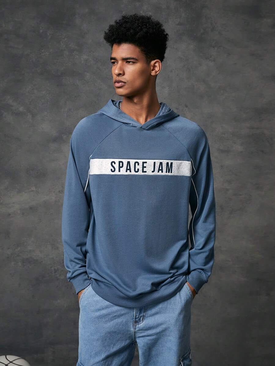 SPACE JAM: A NEW LEGACY X SHEIN Men 1pc Cartoon Graphic Raglan Sleeve Hoodie Spring And Autumn Style