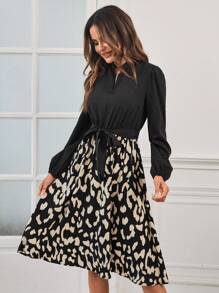 SHEIN Clasi 圖案印花繫腰帶連衣裙 - 黑色 - 查看 1