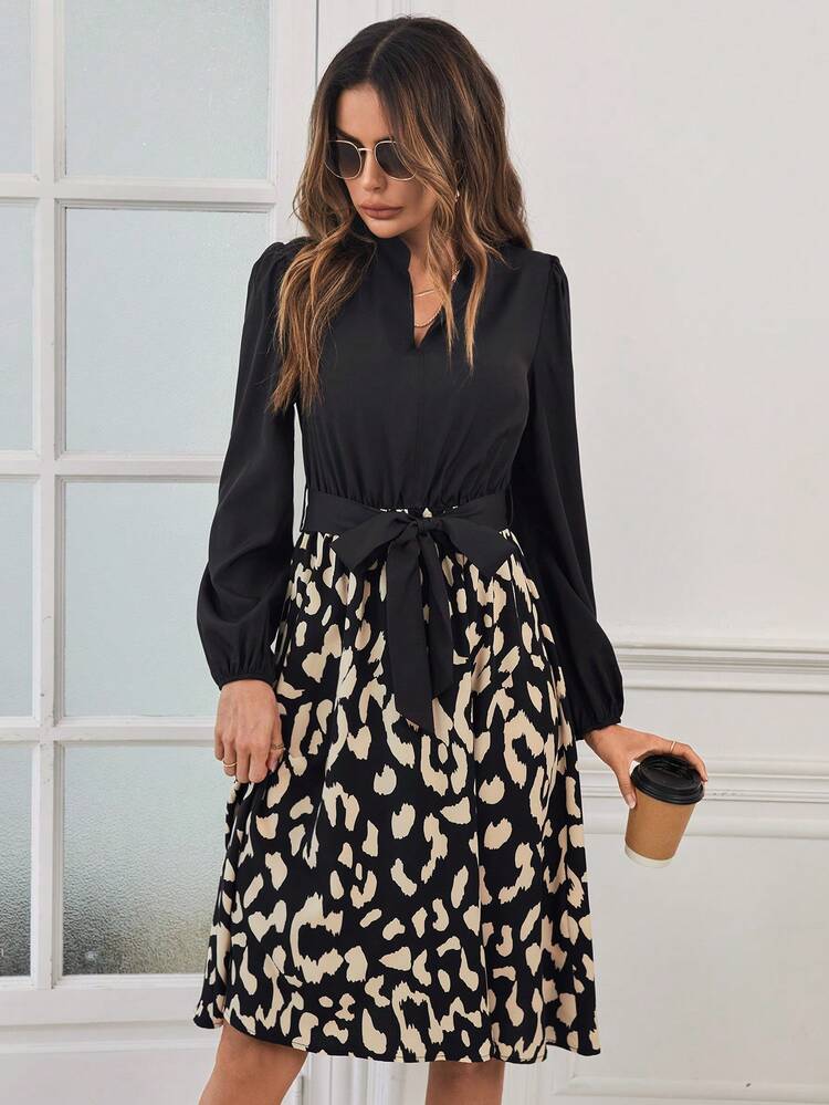 SHEIN Clasi 圖案印花繫腰帶連衣裙 - 黑色 - 查看 4