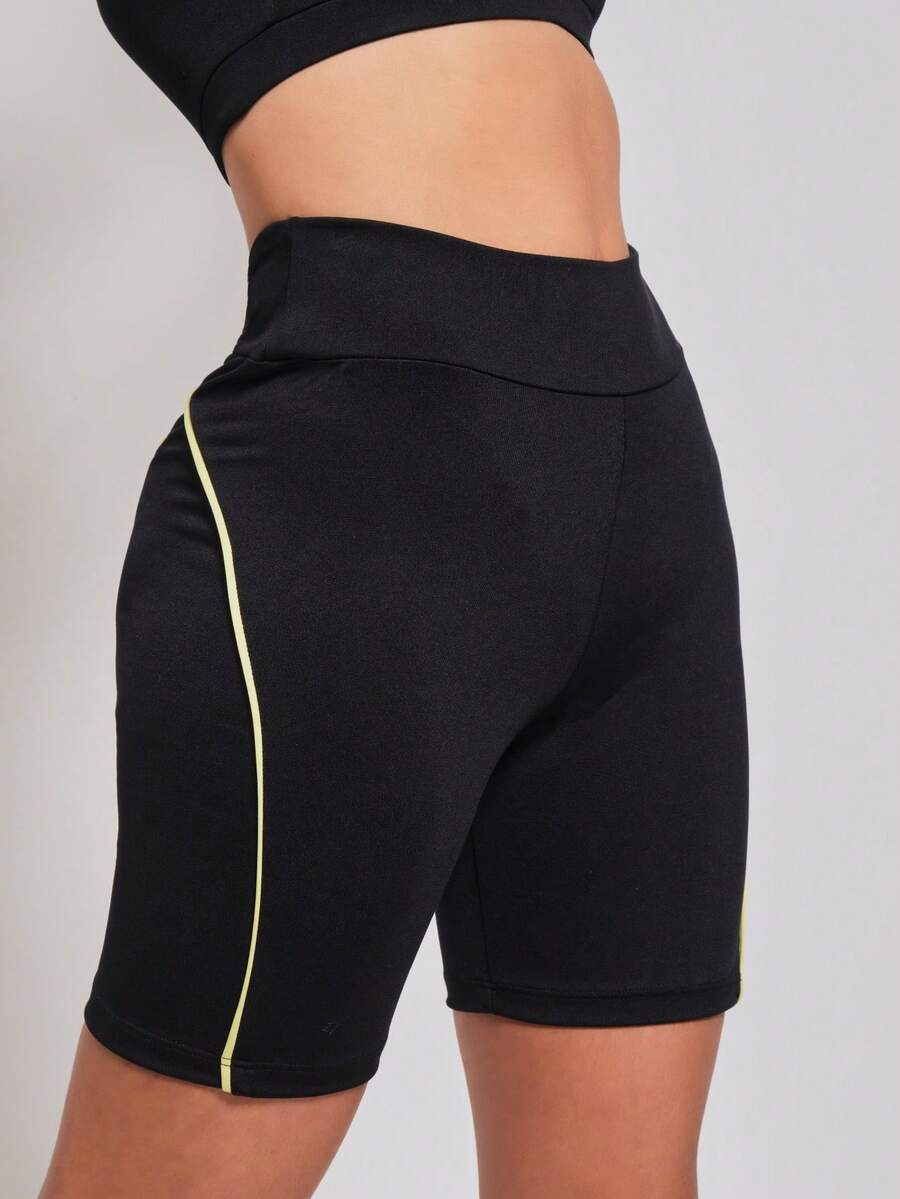SHE(IN) BRASIL 拼接滾邊寬腰帶運動短褲 - 黑色 - 查看 1