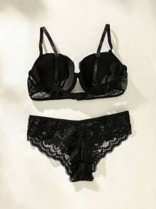 SHEIN Floral Lace Underwire Bra & Panty Lingerie Set