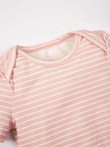 Cozy Pixies 女嬰3入組花卉和字母圖案連體衣