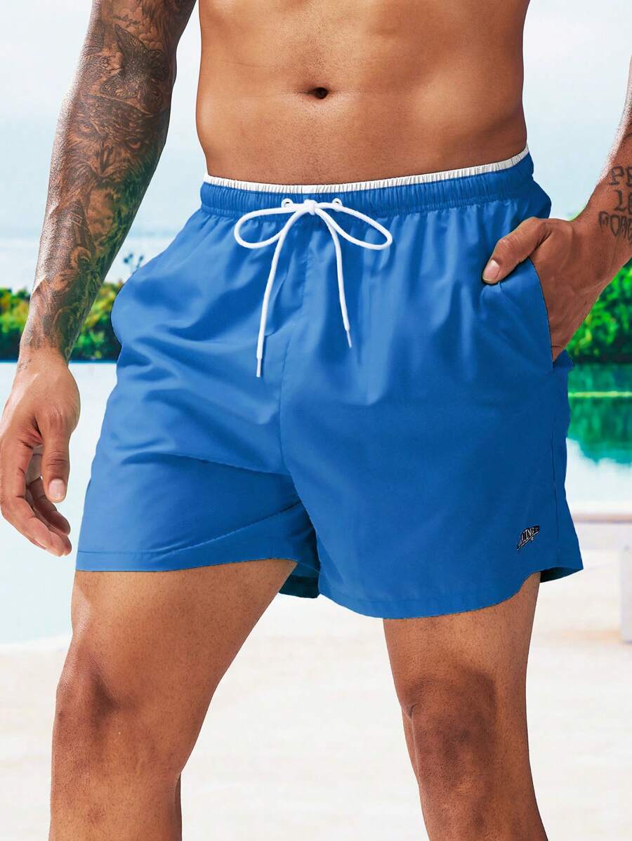 Manfinity Swimmode 男式字母图案抽绳腰泳裤，夏威夷风 - 寶藍色 - 查看 1