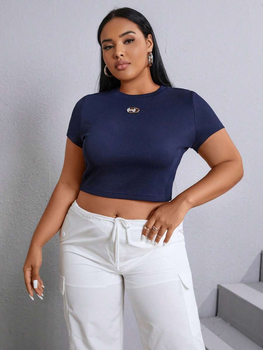 SHEIN EZwear 大碼貼布細節短款T恤