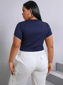 SHEIN EZwear 大碼貼布細節短款T恤