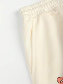 Manfinity Hypemode 男款寬鬆口號圖形短褲,綁帶腰身 - 杏色 - 查看 4