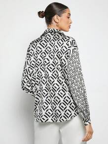 BizChic 幾何印花落肩袖襯衫 - 黑與白 - 查看 2