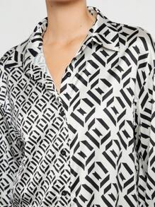 BizChic 幾何印花落肩袖襯衫 - 黑與白 - 查看 5