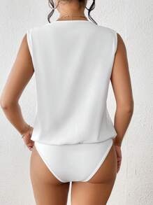 SHEIN Frenchy 素色V領連體衣 - 白色 - 查看 3