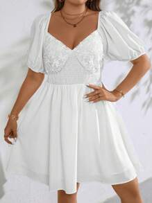 SHEIN Franclia 大碼蕾絲拼接雞心領口泡泡袖洋裝 - 白色 - 查看 1