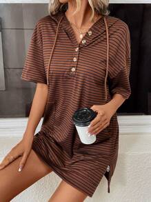 SHEIN LUNE 條紋印花落肩袖抽繩連帽半紐扣開襟T恤連衣裙 - 彩色 - 查看 1