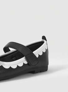女孩蝴蝶結裝飾貝殼邊方頭公主瑪麗珍平底鞋適用於戶外 - 黑與白 - 查看 11