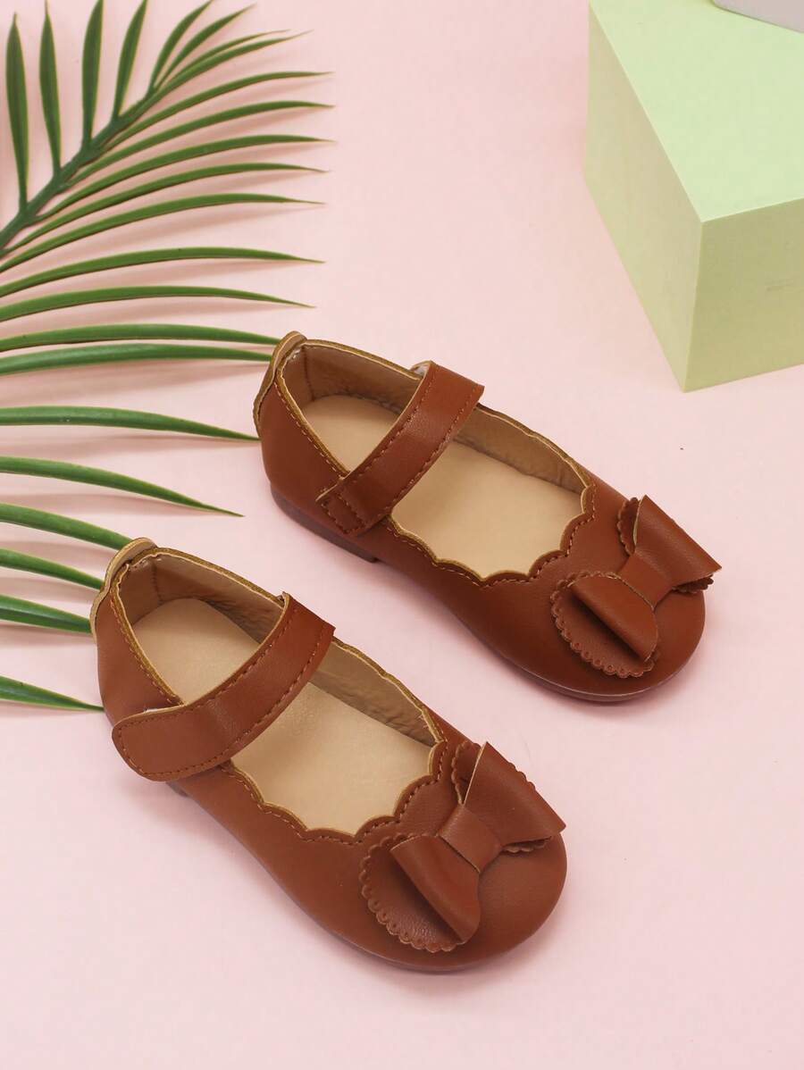 女孩蝴蝶結裝飾貝殼邊瑪麗珍平底鞋 - 棕色 - 查看 1