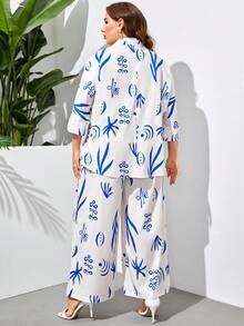 Mulvari 大碼圖案印花蝙蝠袖襯衫和闊腿褲 - 藍白色 - 查看 2