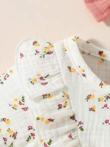 Souflis Souflis Newborn Baby Girl Ditsy Floral Bow Front Ruffle Trim Romper - White - View 3