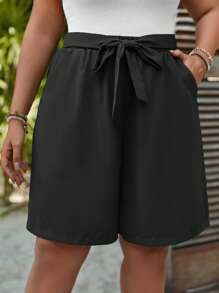 SHEIN LUNE Talla grande Shorts de pierna ancha unicolor con cinturón - Negro - Ver 1