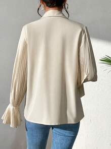 Chiquease 百褶荷葉袖前紐扣襯衫 - 杏色 - 查看 2