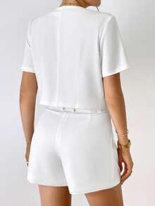 SHEIN Essnce Shorts con blusa con doble bolsillo con botón delantero - Blanco - Ver 2
