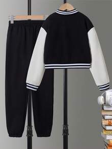 SHEIN Cô gái Tween Đồ họa Chữ cái Hai âm Thả vai Áo khoác Đại học & Quần nỉ - Đen và trắng - Xem 2