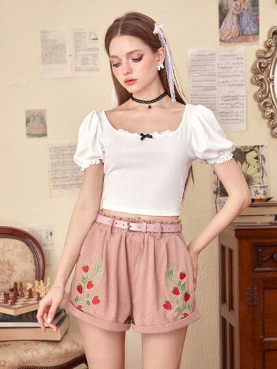 Kawaii Shorts con ricamo fragola con cintura di velluto a coste