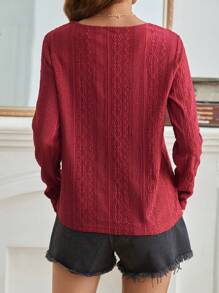 SHEIN Frenchy 素色網眼刺繡V領T恤 - 酒紅色 - 查看 2