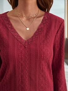 SHEIN Frenchy 素色網眼刺繡V領T恤 - 酒紅色 - 查看 4