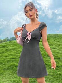 SHEIN MOD 前繫帶雞心領口連衣裙 - 深灰色 - 查看 4