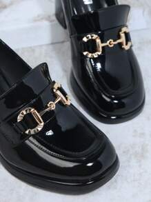 人造皮革鏈條裝飾粗樂福鞋 - 黑色 - 查看 4