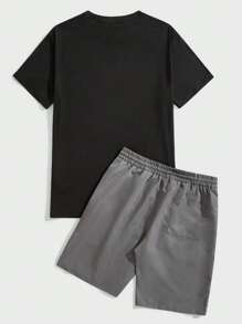 Manfinity VCAY Conjunto de verano para hombres con camiseta estampada con letras y shorts con cordón en la cintura