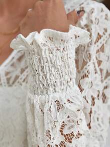 SHEIN Frenchy 缺口領喇叭袖蕾絲上衣不附抹胸 - 米色 - 查看 7