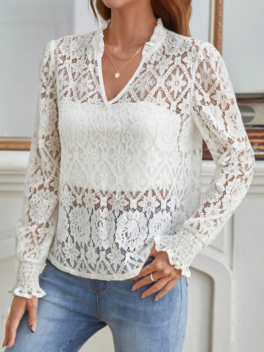 SHEIN Frenchy 缺口領喇叭袖蕾絲上衣不附抹胸 - 米色 - 查看 1