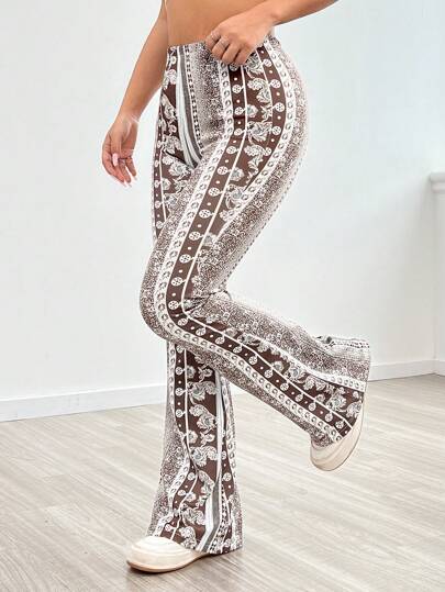 SHEIN PETITE Pantalones acampanados con estampado