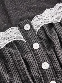 ROMWE Kawaii 休閒蕾絲拼接 羅紋針織 前紐扣 胸部褶皺純色女士T恤 - 深灰色 - 查看 4