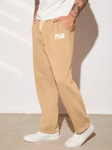 Manfinity RebelGame 男士標語貼布細節腰部抽繩衛褲 - 杏色 - 查看 5