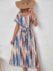 SHEIN VCAY 筆刷圖案蝙蝠袖繫腰帶連衣裙 - 彩色 - 查看 4