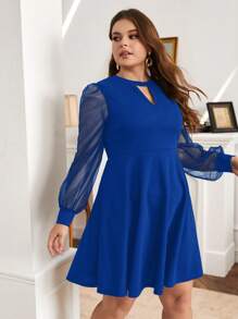 SHEIN Privé Talla grande Vestido de cuello con abertura de ojo de malla en contraste de manga farol - azul real - Ver 6